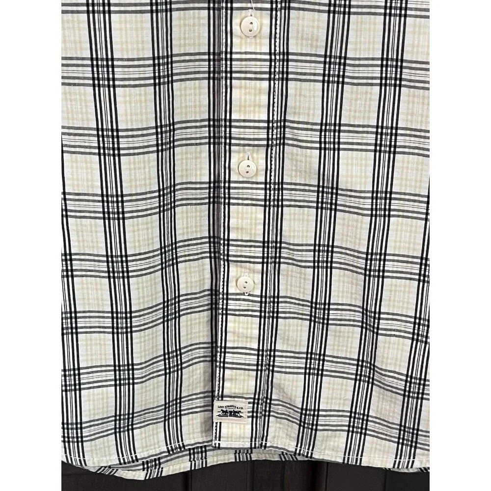 Levi's One Pocket Men's M Casual Plaid Button-Up Short Sleeve Standard Fit Shirt